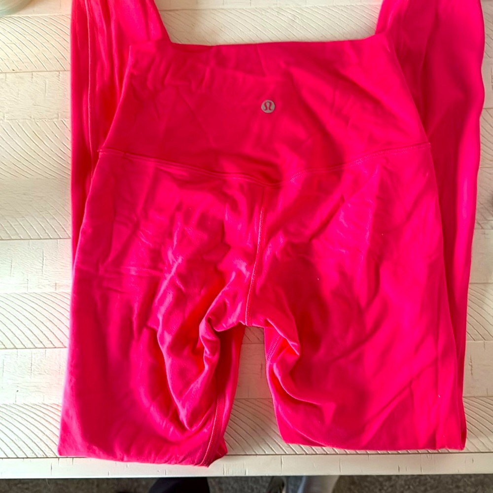 PINK RARLY WORN LIMITED ADDITION LULULEMON LEGGINGS!! 💗❤️